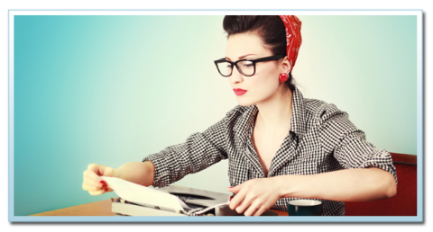 Mulher a escrever em máquina de escrever