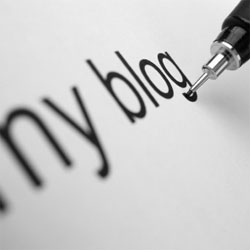 Caneta a escrever palavra Blog