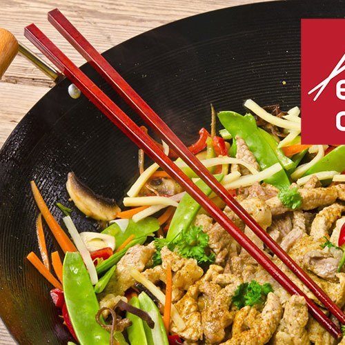 Logotipo Easy China com imagem de prato wok